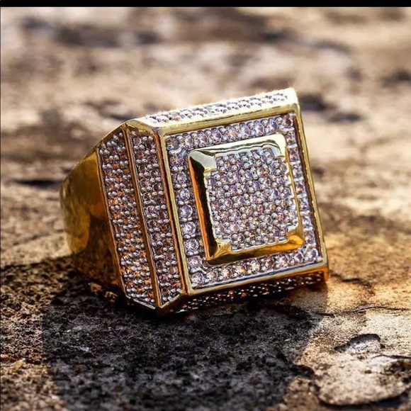 Other - Men’s flashy iced out ring